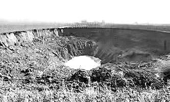 林地驚現(xiàn)“天坑”，竟是違規(guī)采礦所致青海水土保持代辦公司